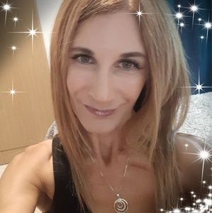 Meet your Posher, Elaine